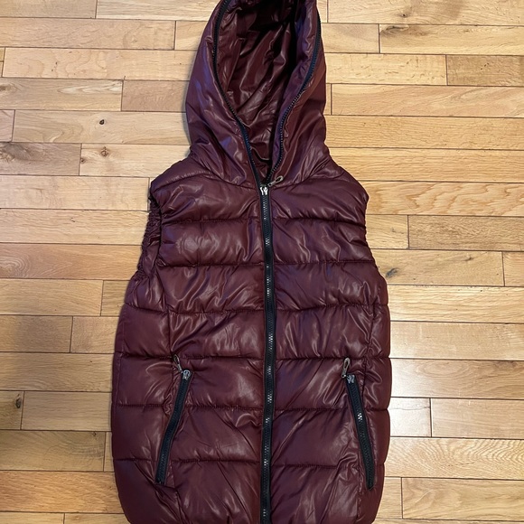 Burgundy puffer vest - Picture 1 of 3